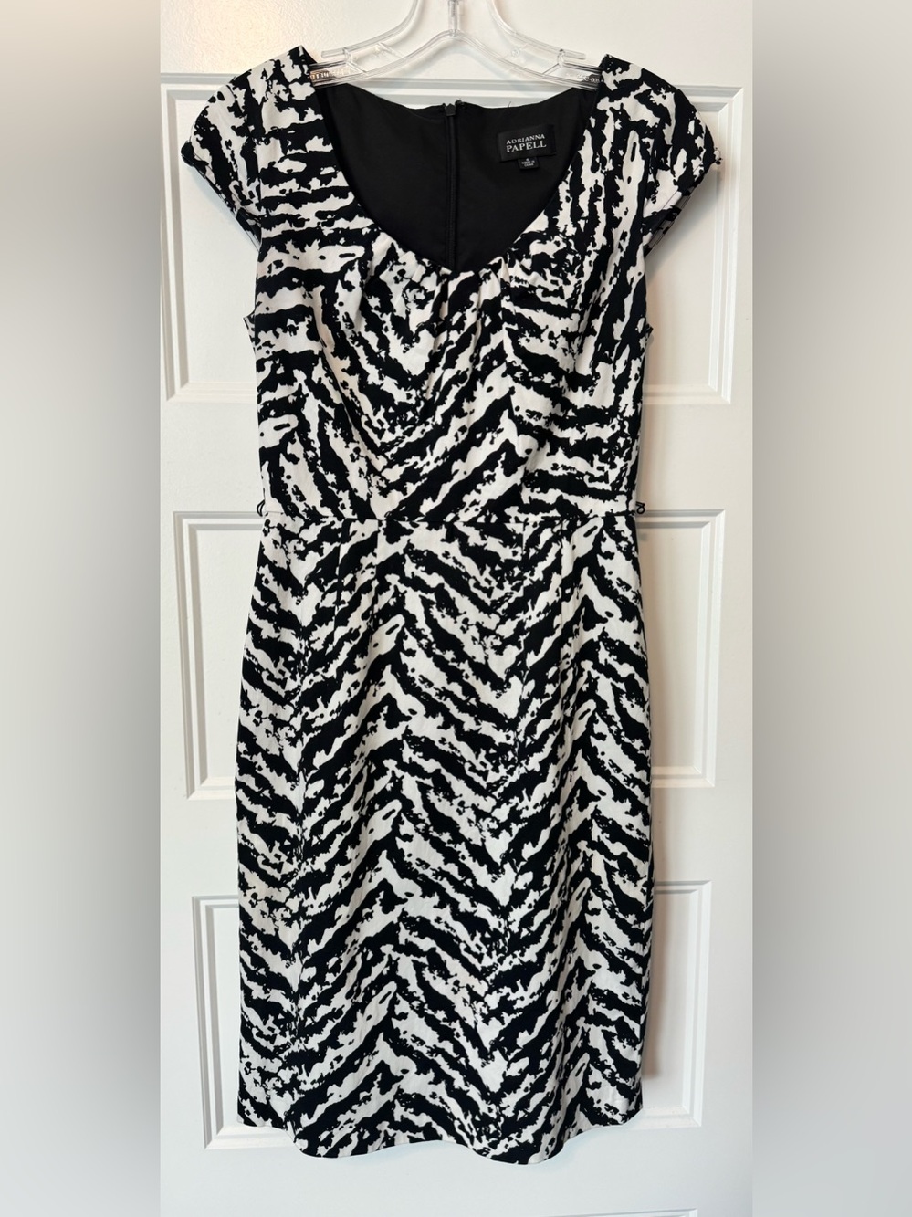 Adrianna Papell Zebra Print Sheath Dress Size 4 Black White Career Cocktail Midi